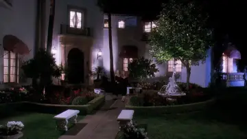 Backdrop to the movie "Death Becomes Her" #930200