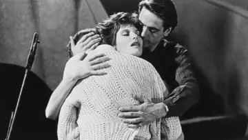 Backdrop to the movie "Dead Ringers" #898169