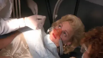 Backdrop to the movie "The Dentist" #966510