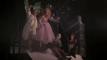 Backdrop to the movie "Scrooged" #869887