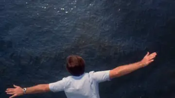 Backdrop to the movie "The Passenger" #988719