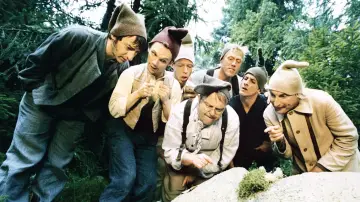 Backdrop to the movie "7 Zwerge - Männer allein im Wald" #381494