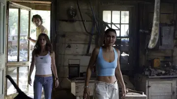 Backdrop to the movie "Wrong Turn" #610071