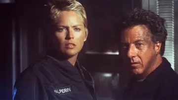 Backdrop to the movie "Sphere" #303800