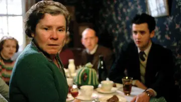 Backdrop to the movie "Vera Drake" #990488