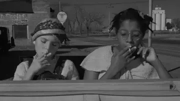 Backdrop to the movie "Paper Moon" #753070