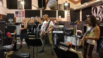 Backdrop to the movie "Metallica: Some Kind of Monster" #1050108