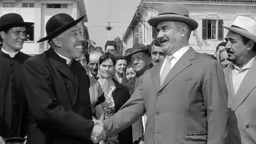 Don Camillo: Monsignor poster