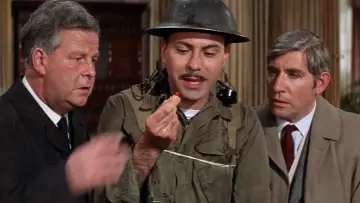 Backdrop to the movie "Inspector Clouseau" #1012789
