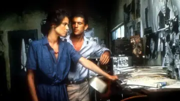 Backdrop to the movie "The Year of Living Dangerously" #401126