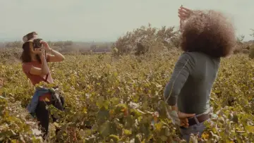 Backdrop to the movie "An Autumn Tale" #433655