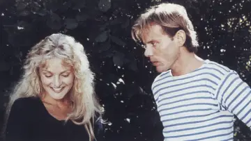 Backdrop to the movie "Pauline at the Beach" #1082204