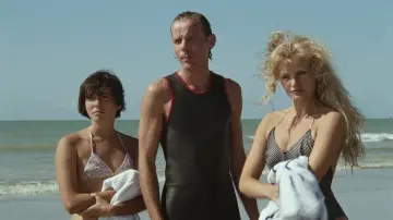 Backdrop to the movie "Pauline at the Beach" #1082210