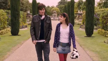 Backdrop to the movie "Angus, Thongs and Perfect Snogging" #1027542