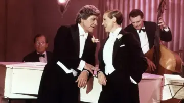 Backdrop to the movie "Victor/Victoria" #972818