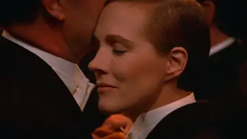 Backdrop to the movie "Victor/Victoria" #972824