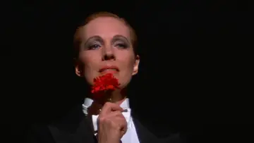 Backdrop to the movie "Victor/Victoria" #972825