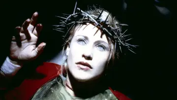 Backdrop to the movie "Stigmata" #293470