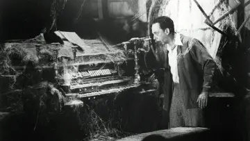 Backdrop to the movie "The Ghost and Mr. Chicken" #1663210