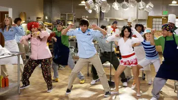 Backdrop to the movie "High School Musical 2" #647017