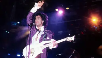 Backdrop to the movie "Purple Rain" #945277
