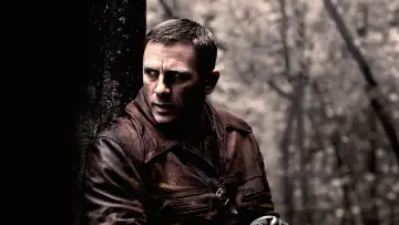 Backdrop to the movie "Defiance" #886750
