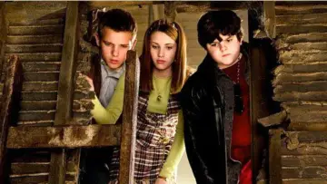 Backdrop to the movie "Nancy Drew" #1001699