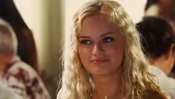 Backdrop to the movie "Aquamarine" #1580927