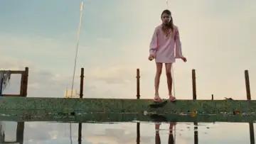 Backdrop to the movie "Aquamarine" #1581049