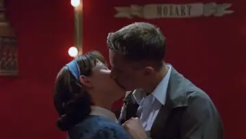 Backdrop to the movie "Dogfight" #1569153