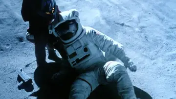 Backdrop to the movie "Moontrap" #742468