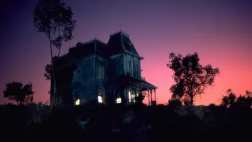 Backdrop to the movie "Psycho II" #946007