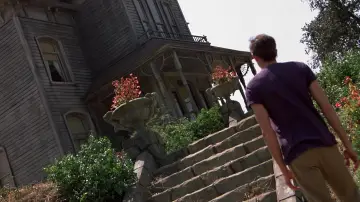 Backdrop to the movie "Psycho II" #946011