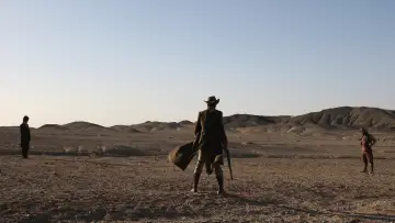Backdrop to the movie "The Good, the Bad, the Weird" #990409