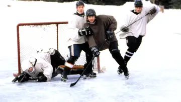 Backdrop to the movie "Mystery, Alaska" #1078959