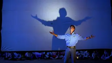 Backdrop to the movie "Swades" #1464987