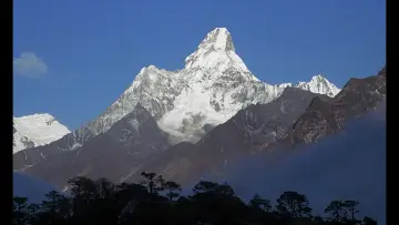 Backdrop to the movie "A Passage to India" #388715