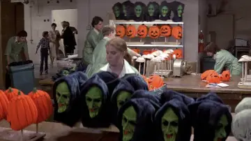 Backdrop to the movie "Halloween III: Season of the Witch" #882101