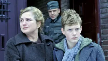 Backdrop to the movie "Winter in Wartime" #668682
