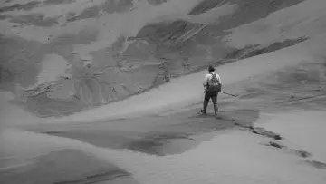 Backdrop to the movie "Woman in the Dunes" #1267139