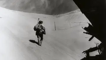 Backdrop to the movie "Woman in the Dunes" #749755