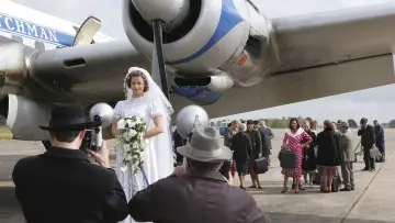 Backdrop to the movie "Bride Flight" #656642