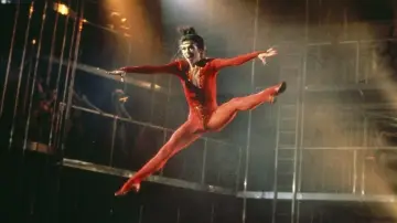 Backdrop to the movie "Staying Alive" #355556