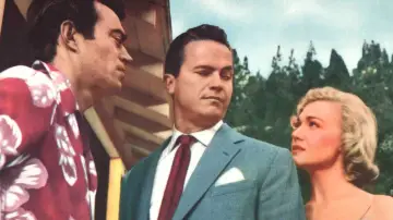 Backdrop to the movie "Kiss Me Deadly" #990586