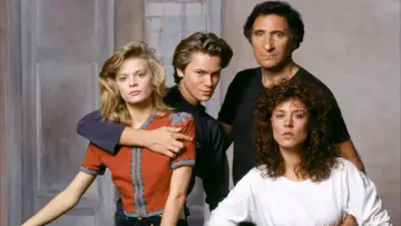 Backdrop to the movie "Running on Empty" #390226