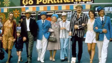 Backdrop to the movie "Holiday on the Buses" #1118526