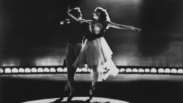 Backdrop to the movie "The Red Shoes" #983603