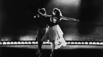 Backdrop to the movie "The Red Shoes" #983605