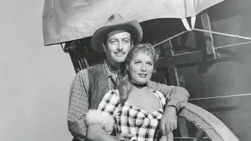 Backdrop to the movie "Westward the Women" #1064381