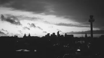 Backdrop to the movie "Four Stops" #1629460
